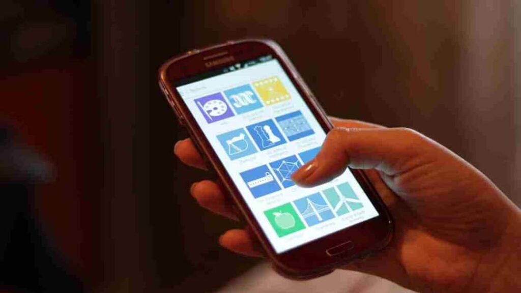 Will the biggest problem of touchscreen be solved only with nail polish? Know how this small hack can change your phone experience