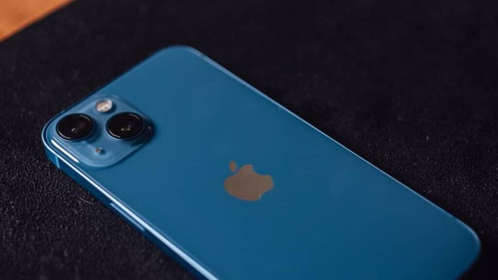 What is the Blue Arrow visible in iPhone? 90% users do not know its real meaning