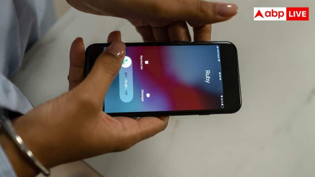 Call Forwarding Deactivation Code: Call forwarding is not enabled in your mobile, turn it off immediately with this secret code.