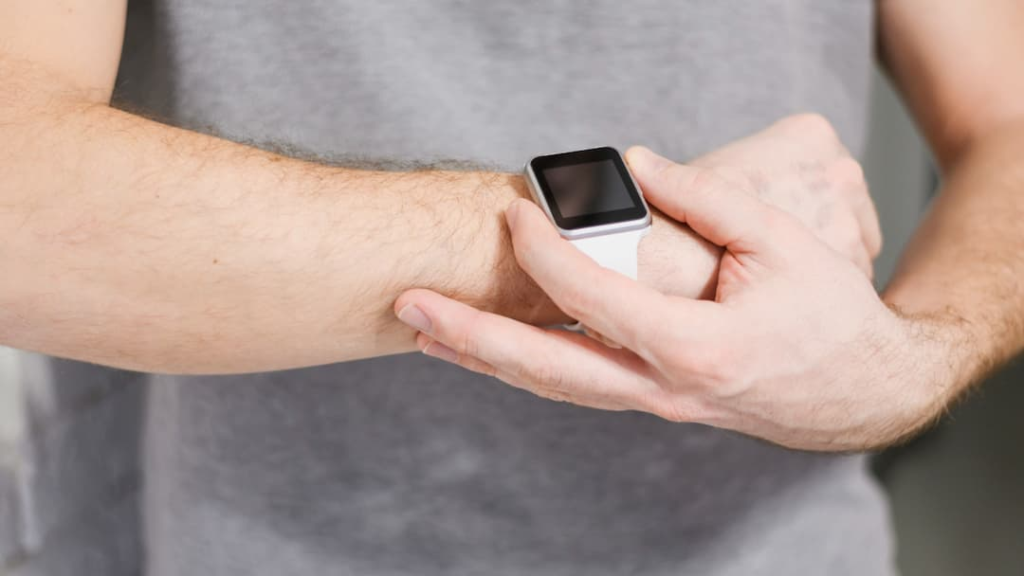 Charging Smartwatches is still a troublesome task, why are USB-C ports not used?